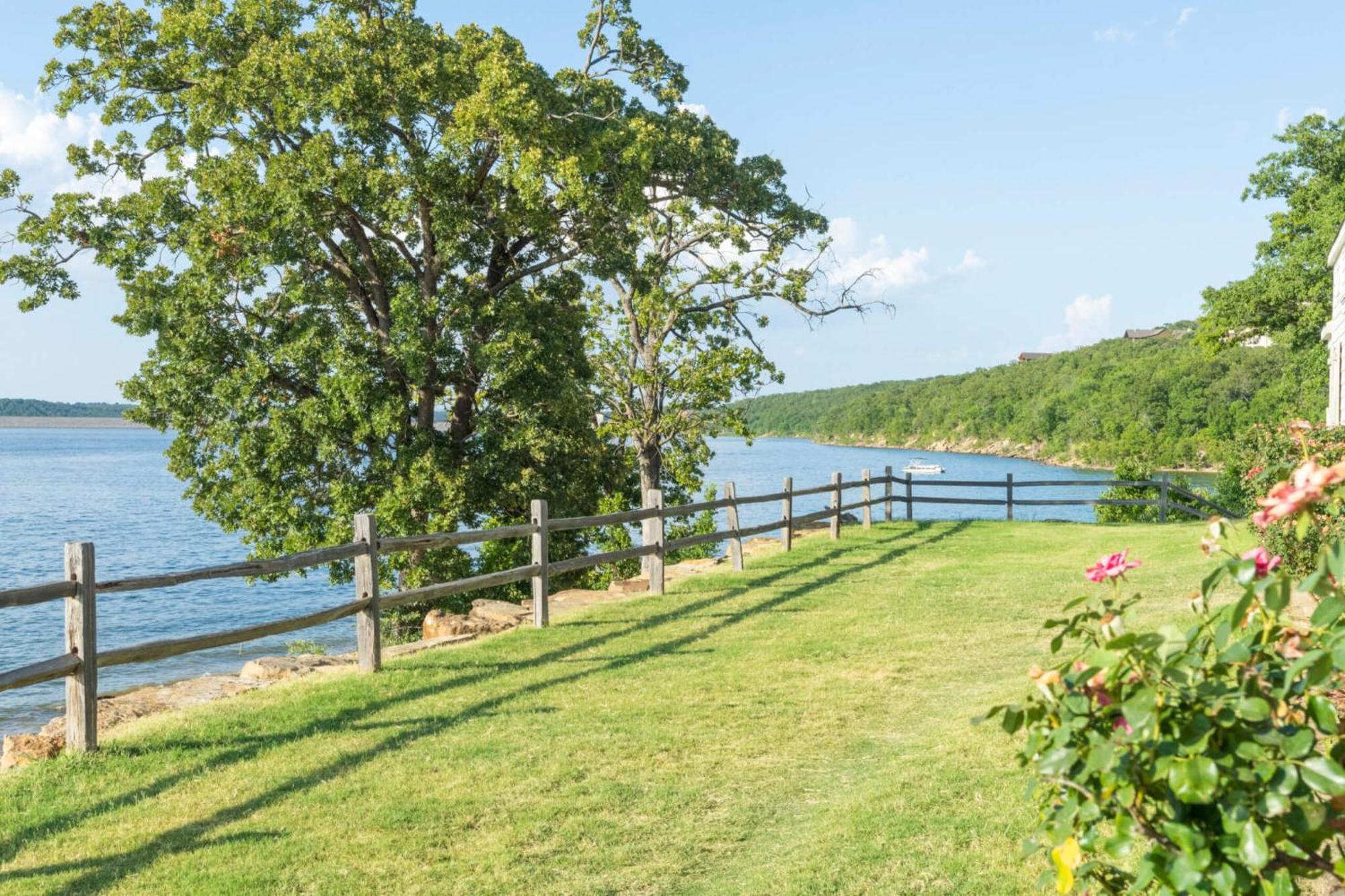Crosstimbers Marina And Cottages Sperry Exteriör bild